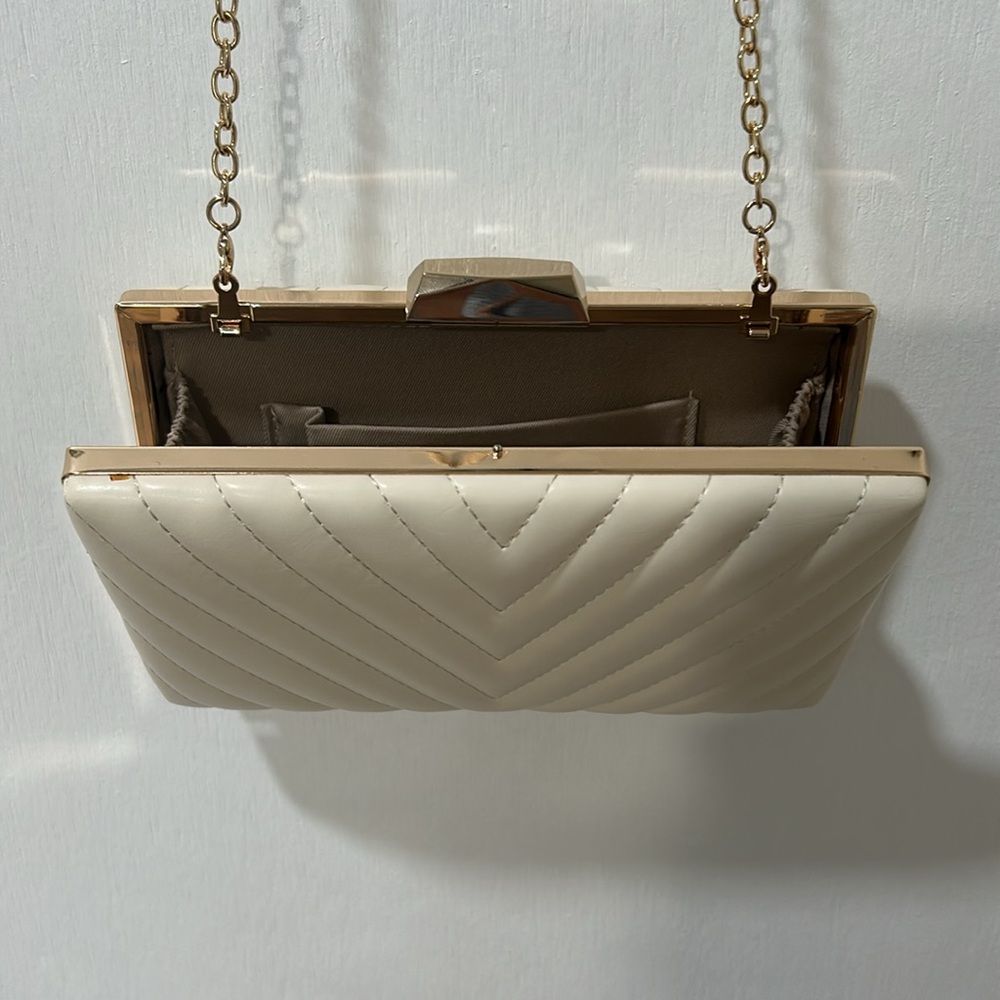 NEIMAN MARCUS WOMEN SNAP CLUTCH CROSSBODY GOLD CHAIN BONE - Picture 4 of 10